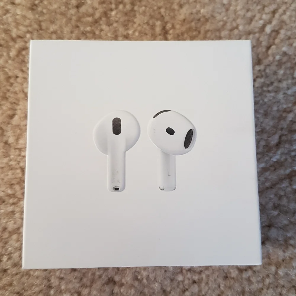 Apple AirPods 4 Model A3050 A3053 A3058 Wireless Headphones & Charging Case NWT
